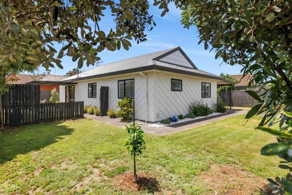One Street Back From The Beach Papamoa Luaran gambar