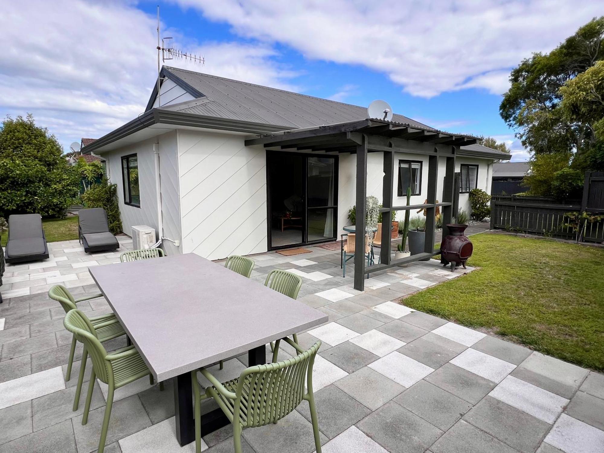 One Street Back From The Beach Papamoa Luaran gambar